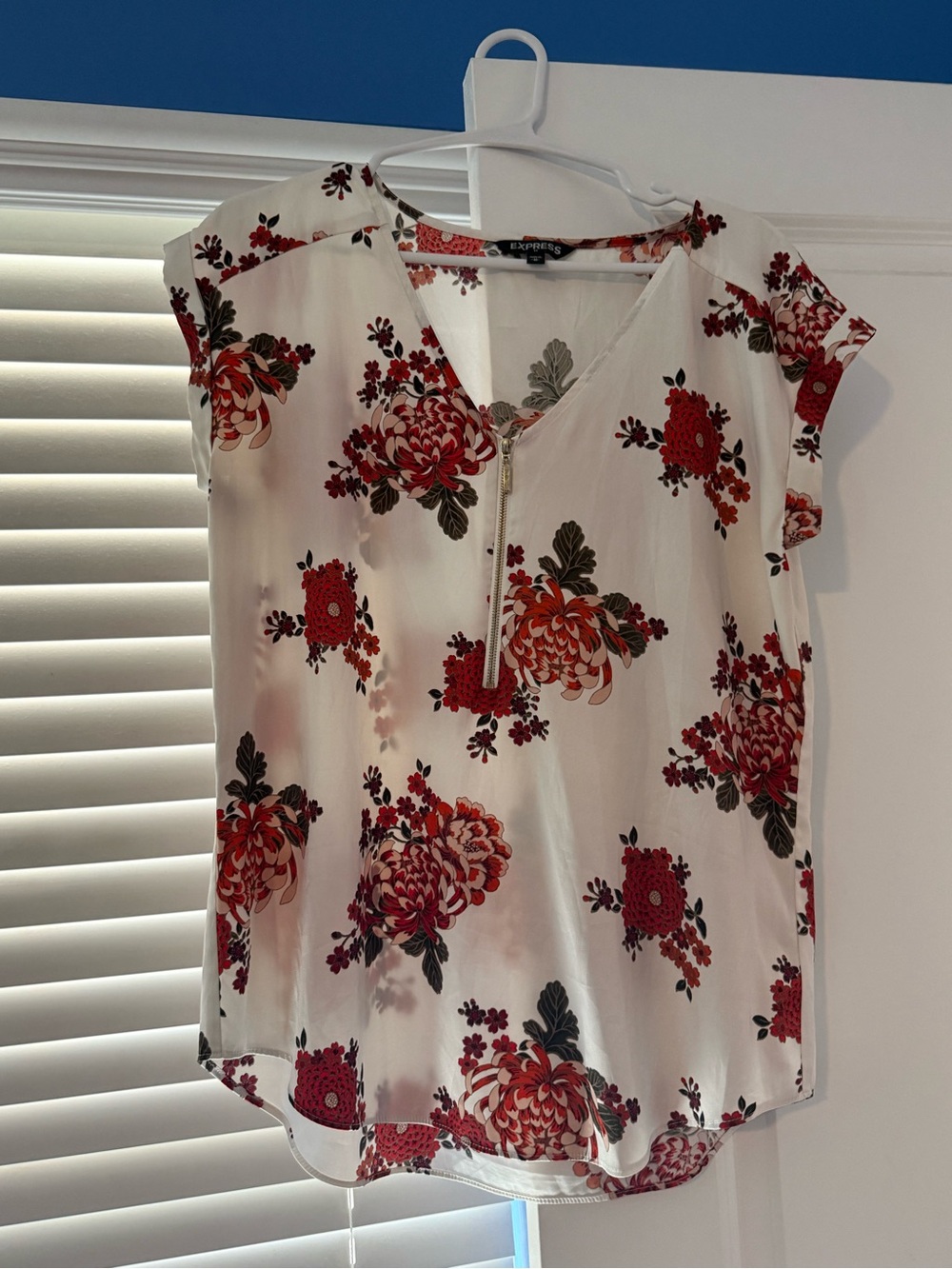 Express Medium Ivory Floral Zip-Front Cap Sleeve Blouse - Red Floral